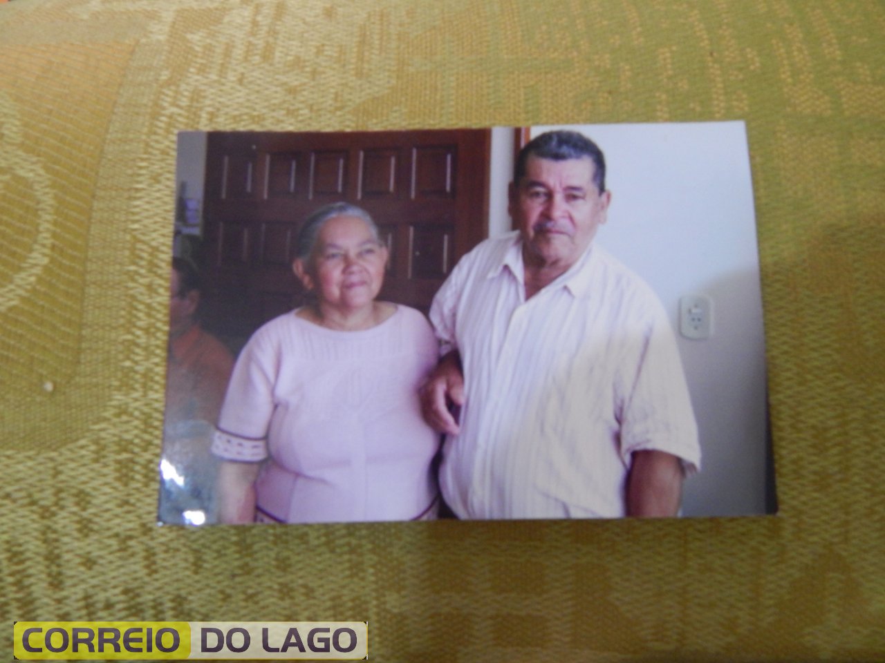 Os inseparáveis irmãos Ana Rosa Galvão e Alcides Rosa Correia. Década de 2000. Vera Cruz do Oeste - PR. Os inseparáveis irmãos Ana Rosa Galvão e Alcides Rosa Correia. Década de 2000. Vera Cruz do Oeste - PR.