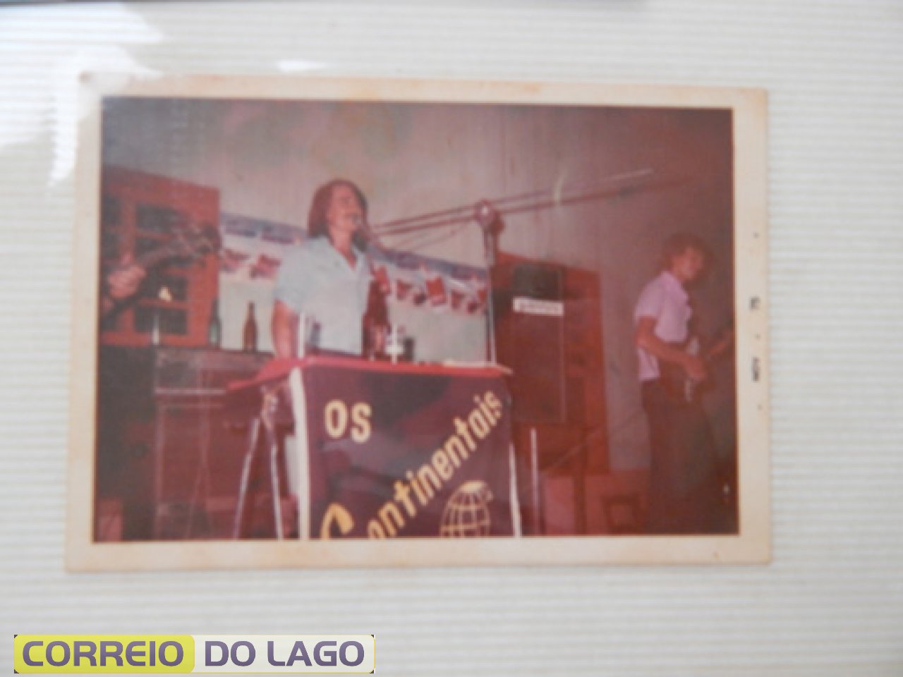 Aldair Arnold teclado e voz. SH.