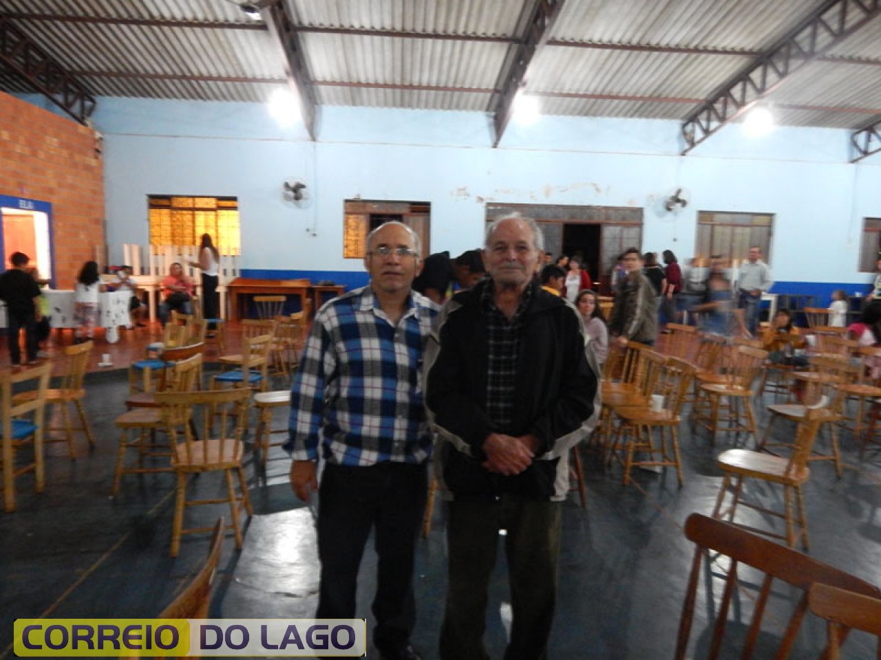 Prof. João e Mário Noro - morador de Sta Helena Velha a 84 anos. Na década 1950-60 possuía um comércio naquela localidade. Moradores da Sede (SH) comprava produtos no seu armazém. F. 2014. Prof. João e Mário Noro - morador de Sta Helena Velha a 84 anos. Na década 1950-60 possuía um comércio naquela localidade. Moradores da Sede (SH) comprava produtos no seu armazém. F. 2014.