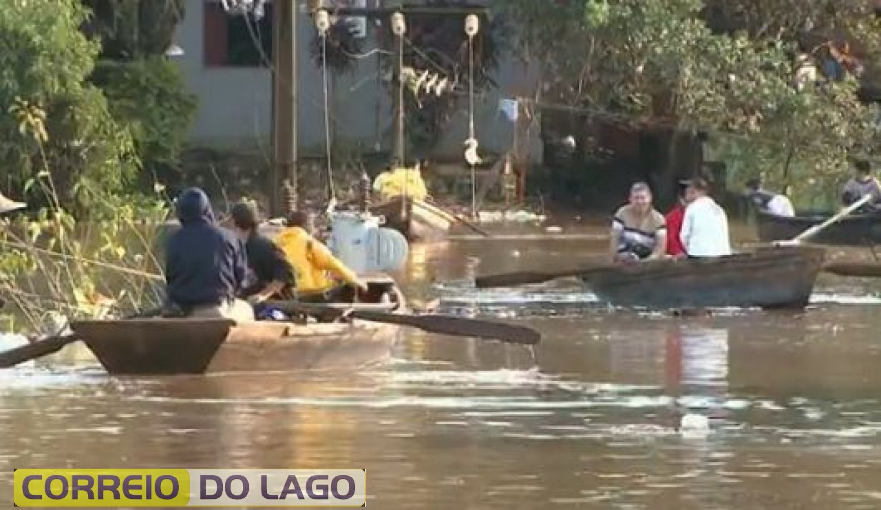 Reprodução RPC TV, cheias no Rio Paraná atingindo moradores do Paraguai na tríplice fronteira. Reprodução RPC TV, cheias no Rio Paraná atingindo moradores do Paraguai na tríplice fronteira.