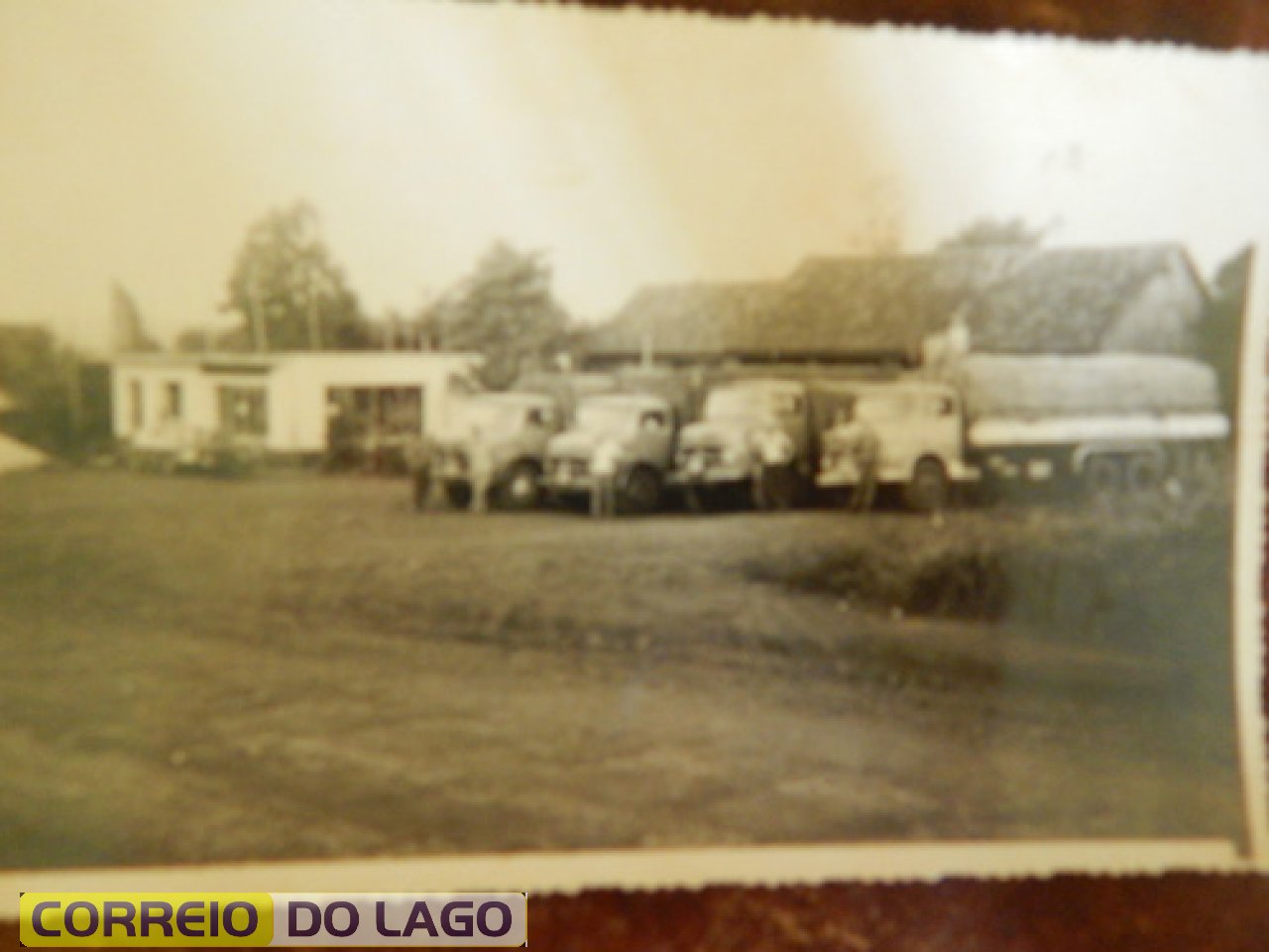 A esquerda da foto aparece o primeiro piso do Posto Ipiranga construído em 1970 pela família Fockink. A esquerda da foto aparece o primeiro piso do Posto Ipiranga construído em 1970 pela família Fockink.