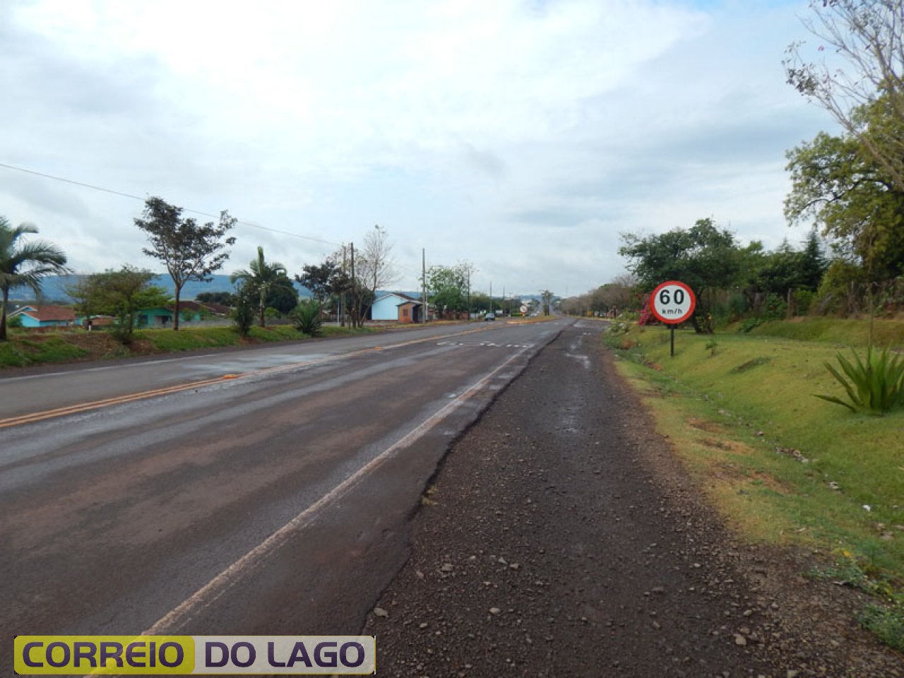 Vista parcial da entrada de Sub Sede. Via S.Helena. Obs. O atual distrito de S. Sede fazia parte das terras da Empresa de Colonização  Agrícola Madalozzo.