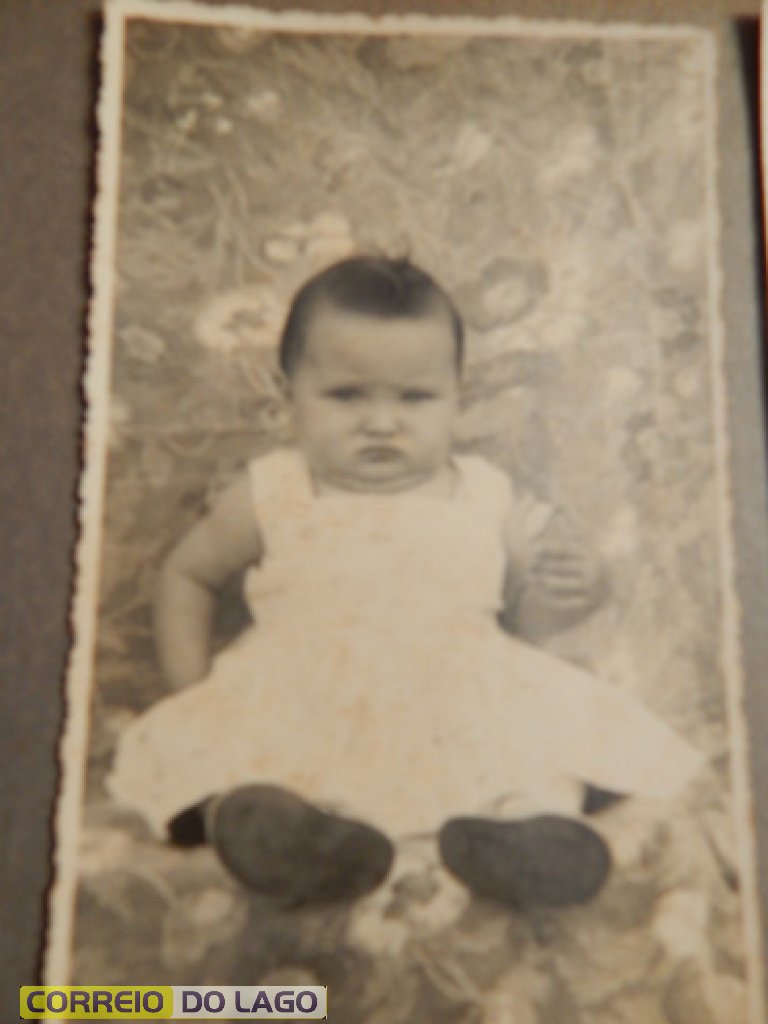 Celonir Bender quando tinha um ano de idade. Residiam ainda em Santo Ângelo RS. Filha de Bronildo e Veleda Bender. Década de 1960. Celonir Bender quando tinha um ano de idade. Residiam ainda em Santo Ângelo RS. Filha de Bronildo e Veleda Bender. Década de 1960.
