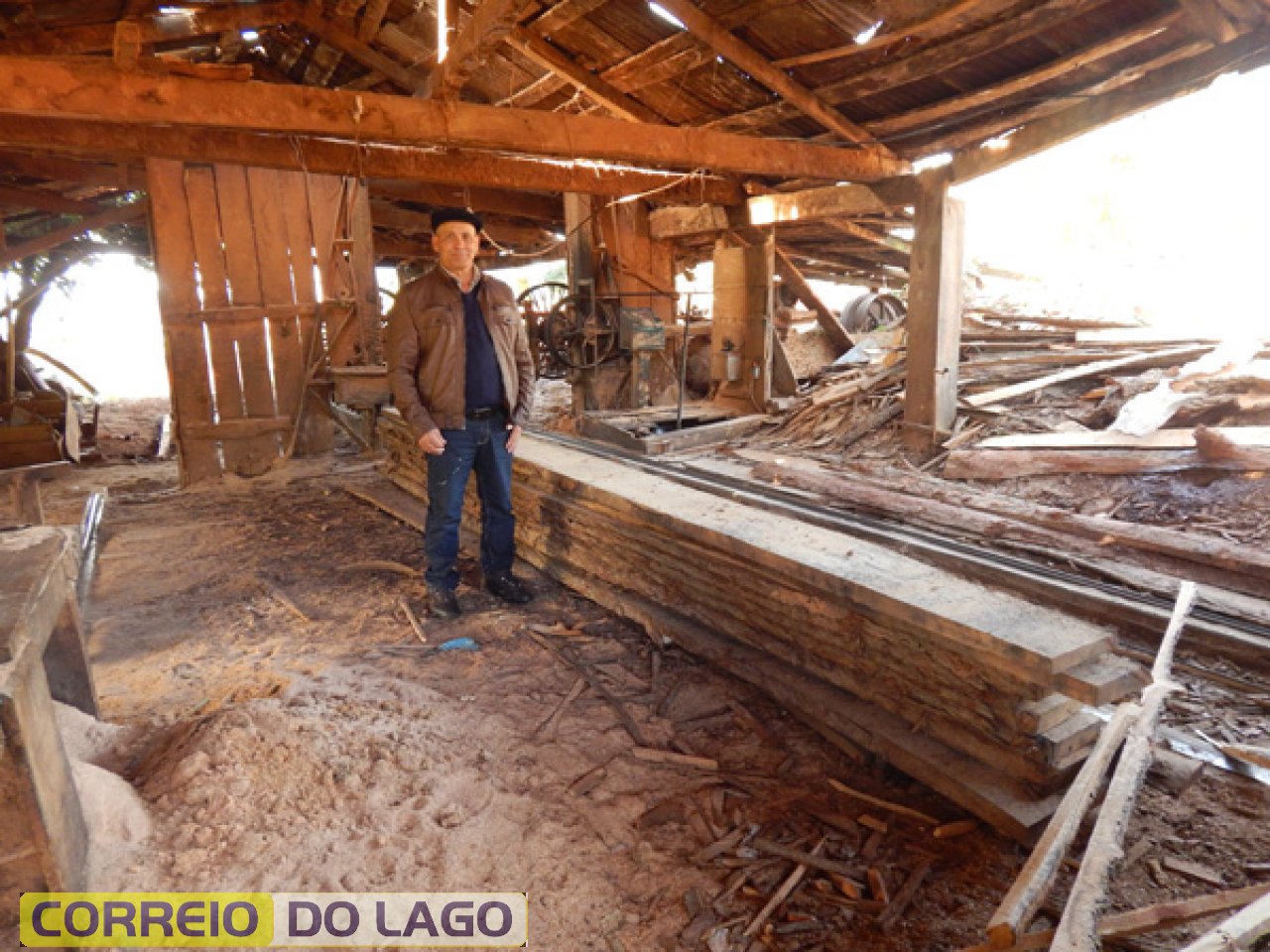 Prof. Célio Pinto conhecendo a Serraria Becker
