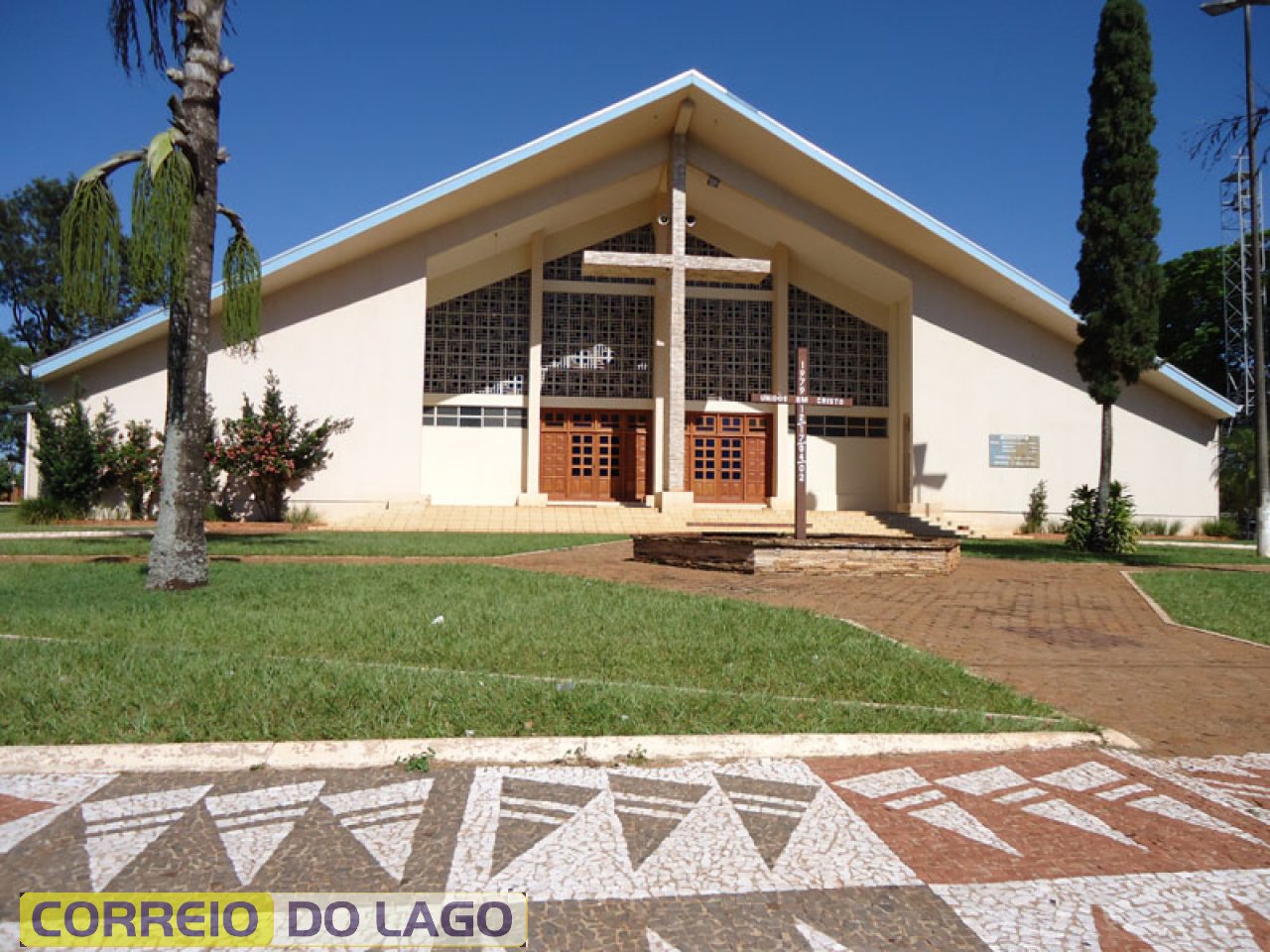 Igreja Matriz Católica de Santa Helena. Construída em 1982. José Carvalho da Silva auxiliou na construção como pedreiro. Igreja Matriz Católica de Santa Helena. Construída em 1982. José Carvalho da Silva auxiliou na construção como pedreiro.