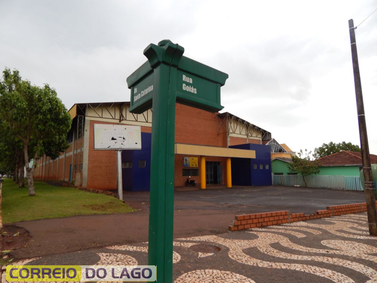 Ginásio de Esportes do Bairro São Luiz recebe o nome primeiro subprefeito (1962) de Santa Helena Luis Egger. Ginásio de Esportes do Bairro São Luiz recebe o nome primeiro subprefeito (1962) de Santa Helena Luis Egger.