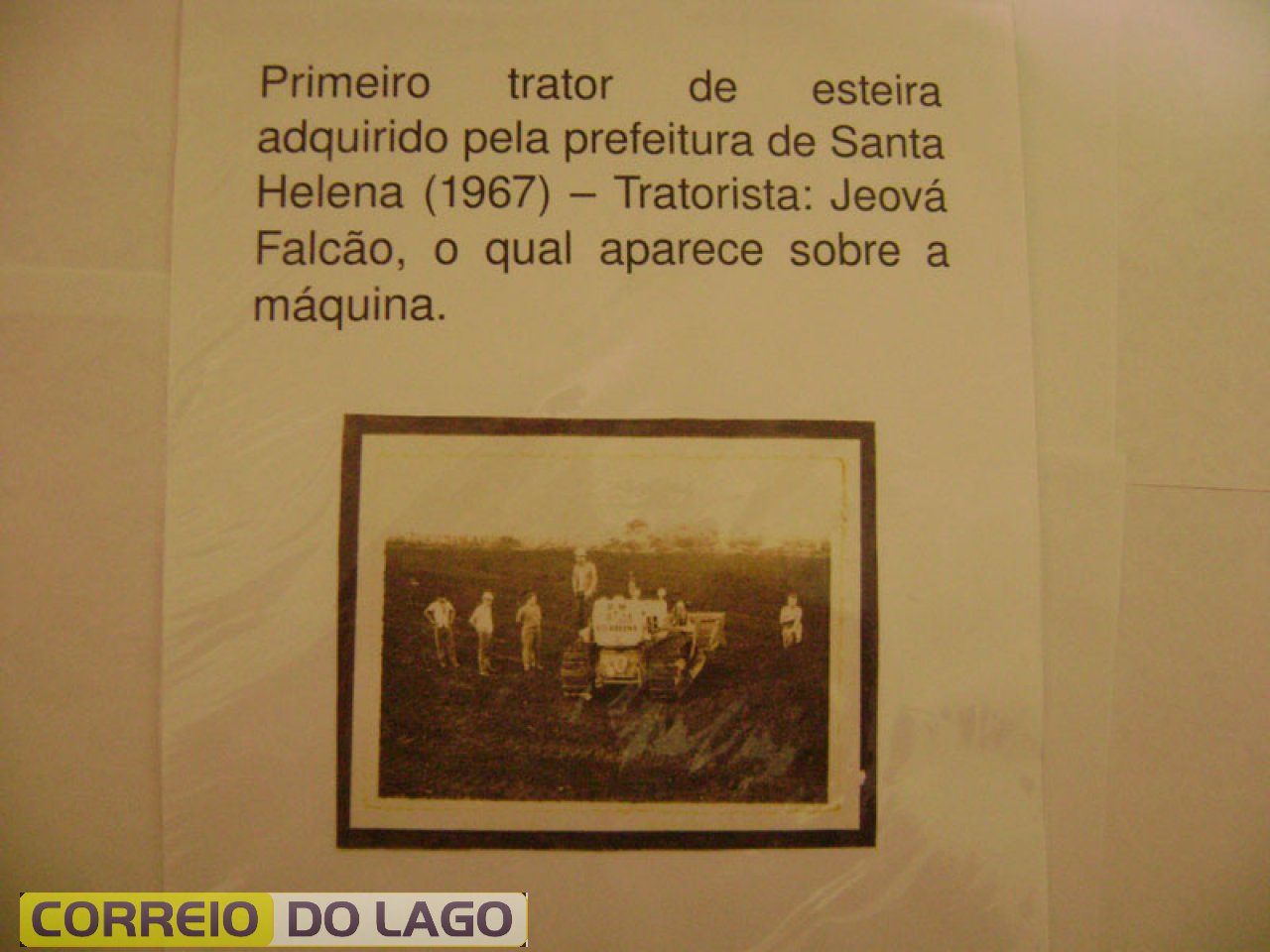 Esta praça serviu como campo de futebol no final da década de 1950 e início da década de 1960. Atualmente concentra a Usina do Conhecimento e Painel Histórico de Santa Helena.