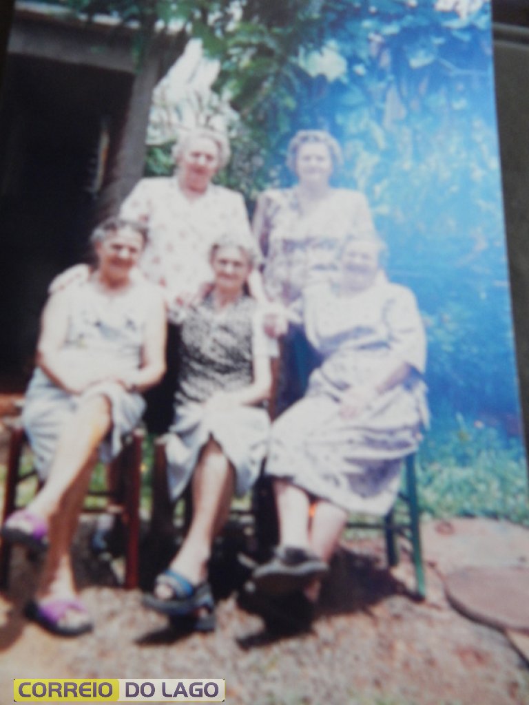 Maria Webber, 1ª da esquerda da foto em pé. Quando recebeu a visita de suas irmãs do RS  em Santa Helena. Década de 1980.