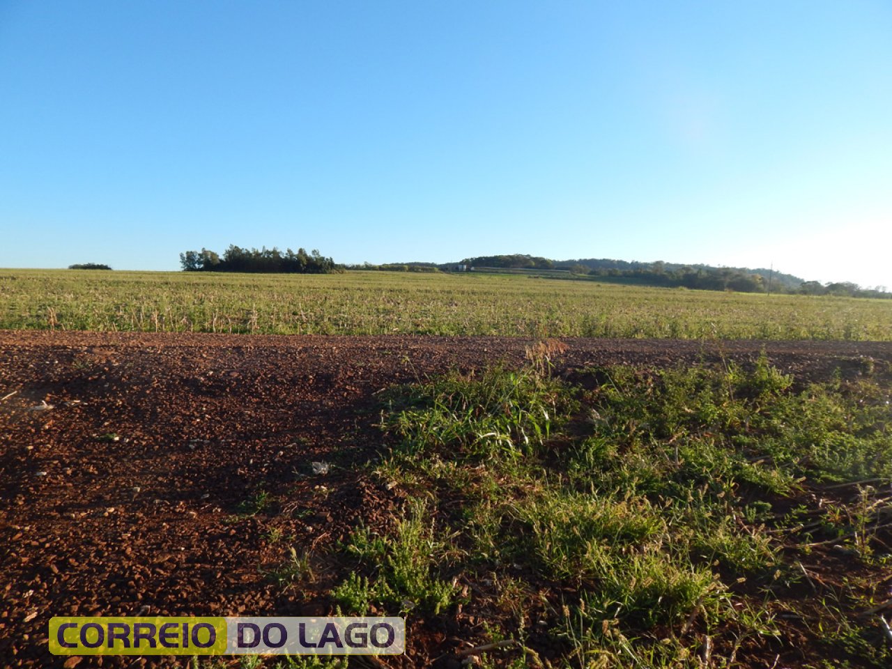 Vista parcial em que aparace ao fundo o Morro Sete Pecado - Linha Santo Antônio. Sub-Sede