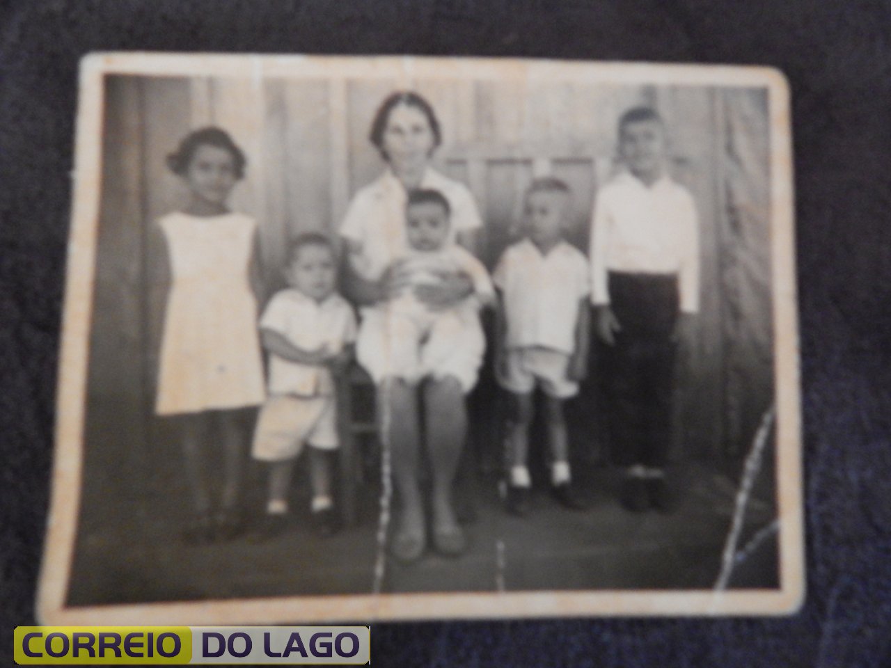 Família Correia. Esquerda Maria Apª Correia, Pedro R. Correia (falecido), Alcides R. Filho (colo). Mãe Maria Morreli, João Rosa Correia e Antonio R. Correia. Local Mirador 1965.