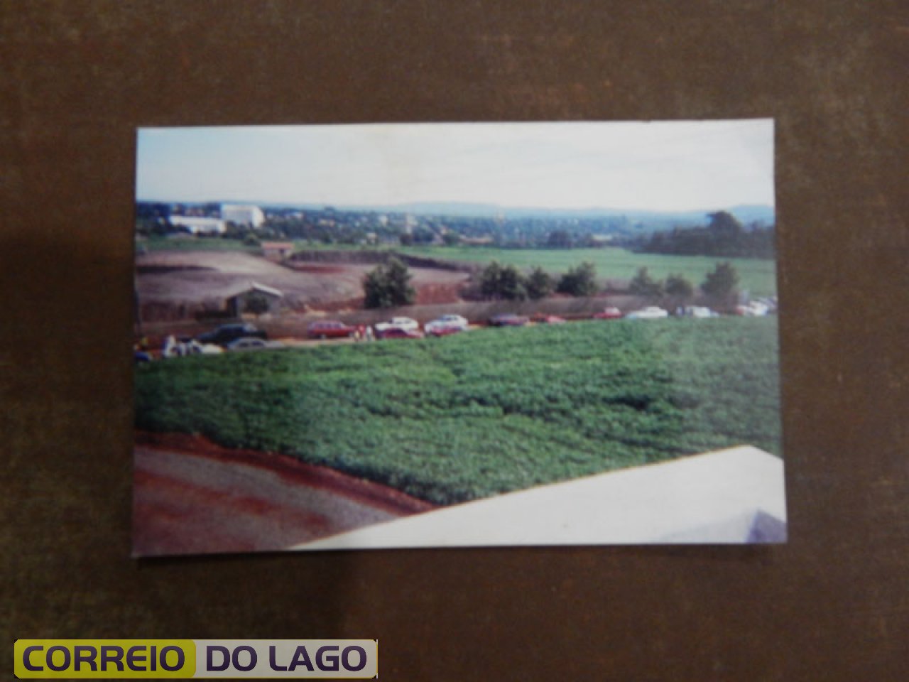 Início da coleta seletiva e reciclagem de lixo em SH. A reciclagem era realizada na casa que aparece ao fundo . Local que está atualmente a Usina de Reciclagem de Lixo.