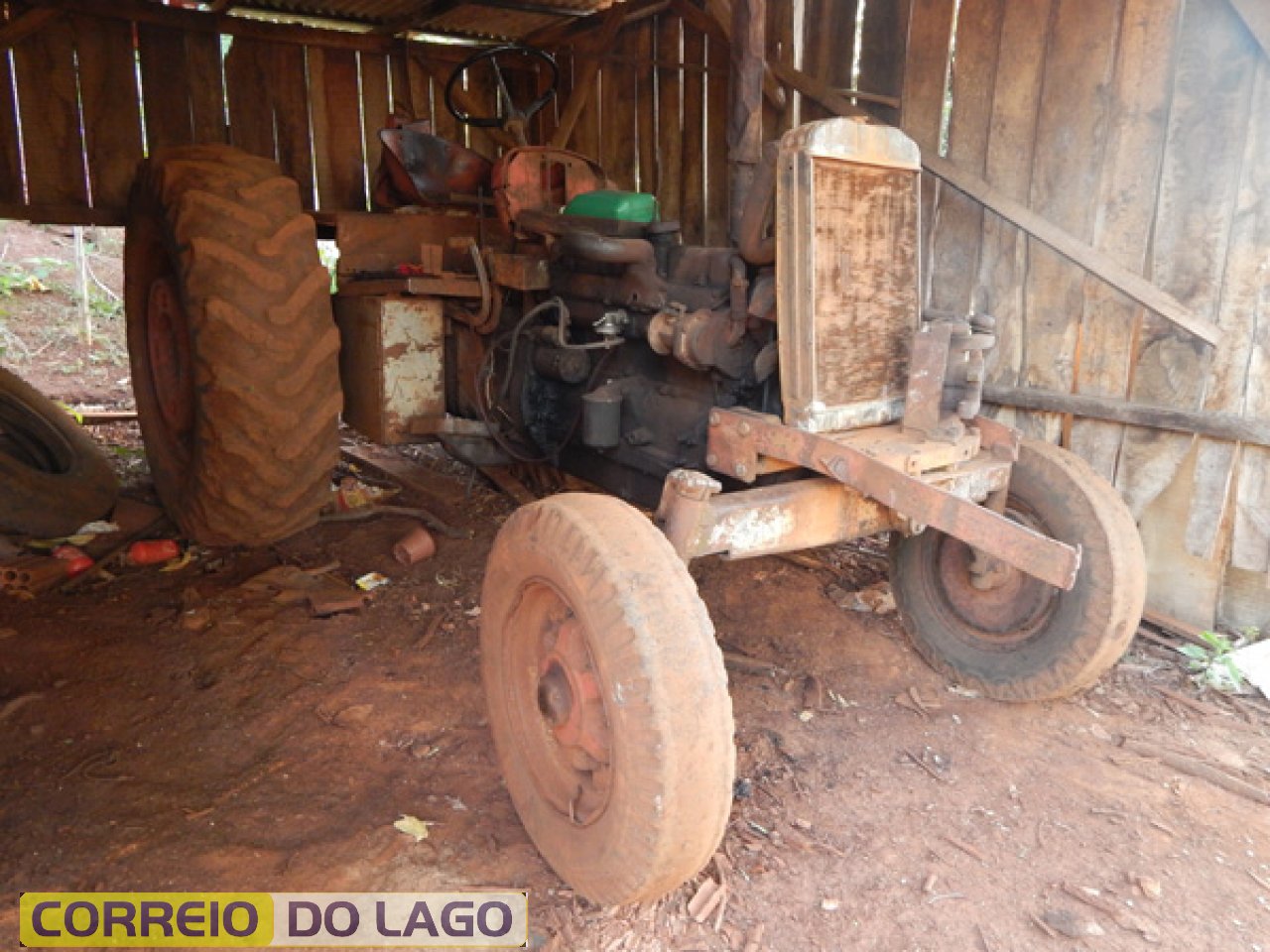 Trator Massey Ferguson 95. Adquirido em  1980 por Alfredo Becker. Para guinchar e arrastar as toras. Substituiu os trabalhos das juntas de bois