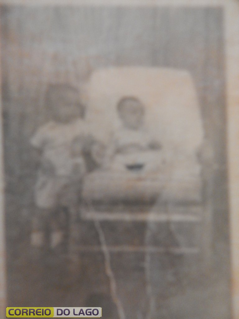 Alcides Filho e a bebê Marta Rosa Correia. Vera Cruz do Oeste. Ano de 1968. Alcides Filho e a bebê Marta Rosa Correia. Vera Cruz do Oeste. Ano de 1968.