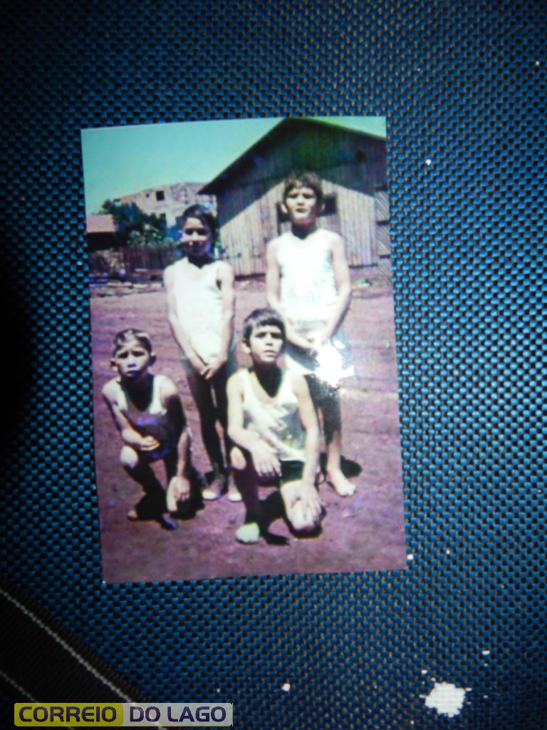 Agachados esquerda João R. Correia e Narcísio. Em pé esquerda Paulo R. Correia e Dorval (Apelido Xixi). Vera Cruz do Oeste 1970. Futsal.