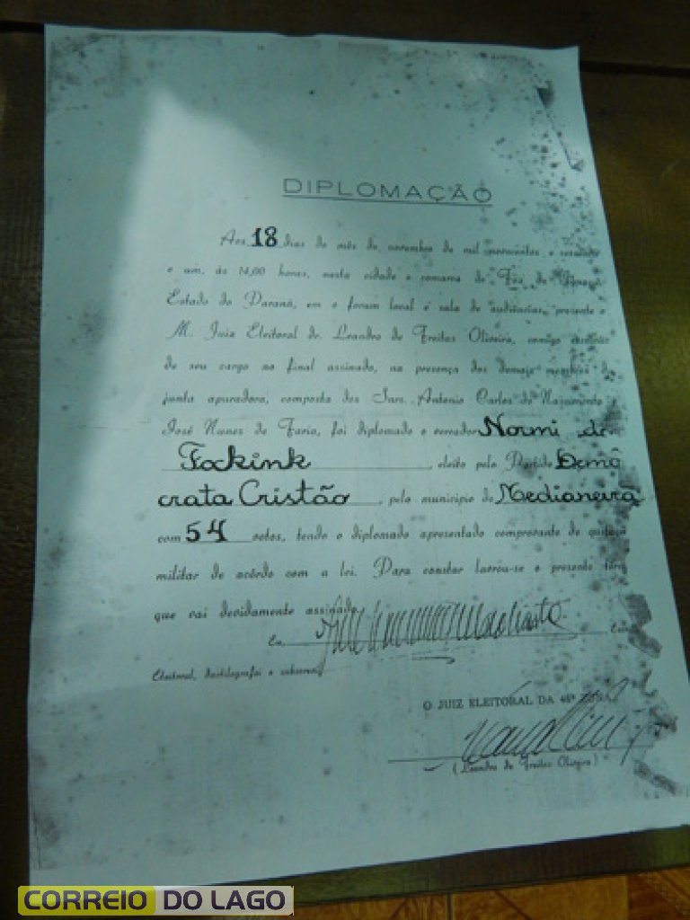 Diploma que pertenceu a Normindo Fockink (1961)após ser eleito Vereador quando ainda Santa Helena era distrito de Medianeira. Diploma que pertenceu a Normindo Fockink (1961)após ser eleito Vereador quando ainda Santa Helena era distrito de Medianeira.