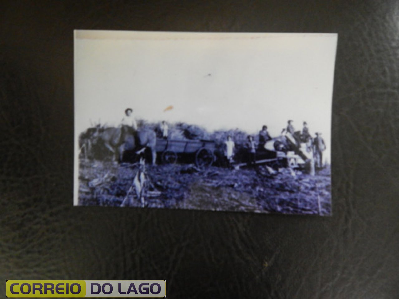 Agricultores e seus instrumentos de trabalho na agricultura. Início da colonização de SH.