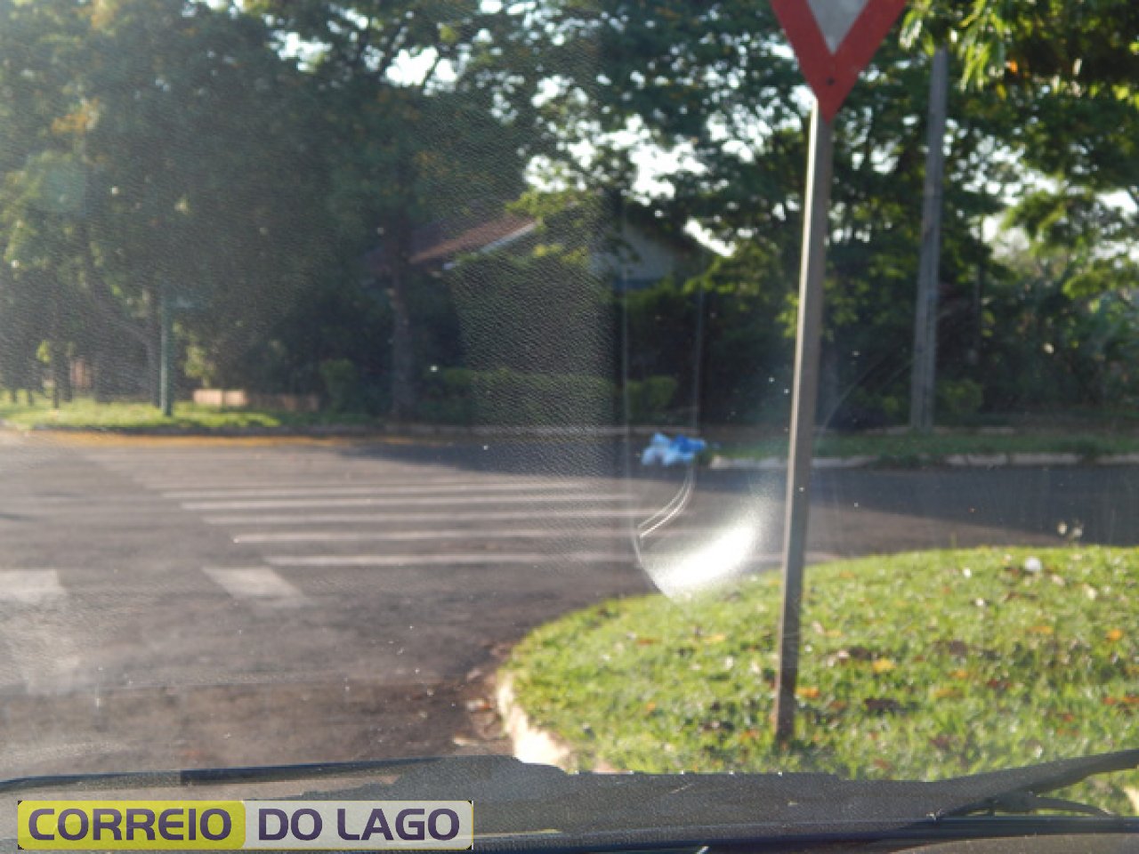 Residência construída em 1970 por Alfredo Becker no ano de 1970. Local, esquina da Avenida São Paulo com a Avenida Paraná. Entrada do Bairro Vila Rica