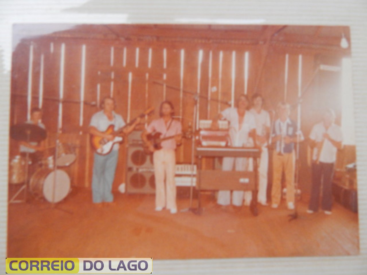 Aldair Arnold é a quarta pessoa da direita para esquerda. SH.