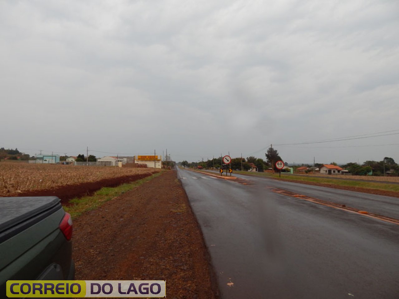 Vista parcial da entrada de Sub Sede. Via S. Clemente. O atual distrito de S. Sede fazia parte das terras da E. C. Agrícola Madalozzo.