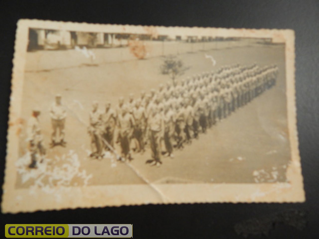 Pelotão do exército da cidade de Santo Ângelo RS. Bronildo Bender é um dos integrantes deste agrupamento militar. Década de 1950. Pelotão do exército da cidade de Santo Ângelo RS. Bronildo Bender é um dos integrantes deste agrupamento militar. Década de 1950.