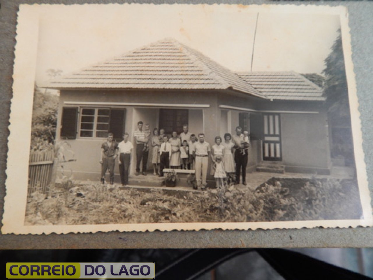 Residência dos Mayer. Indenizada pela Itaipu (1982). Ficava na entrada do portal da Praia de Santa Helena ao lado de dois pés de butiá que lá ainda existe.