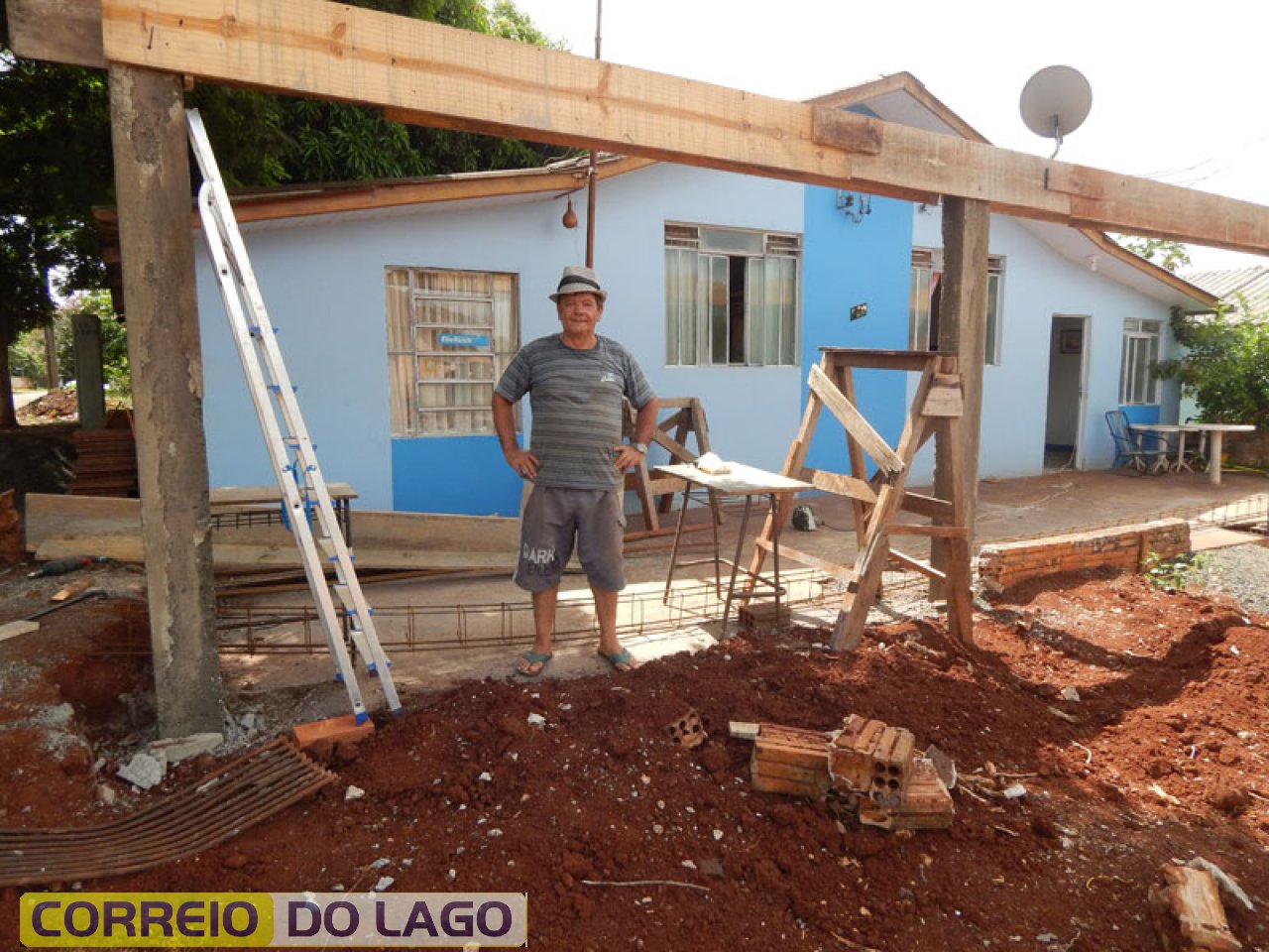 José Carvalho da Silva reformando sua residência. Bairro São Luis. Rua Pará 560. José Carvalho da Silva reformando sua residência. Bairro São Luis. Rua Pará 560.