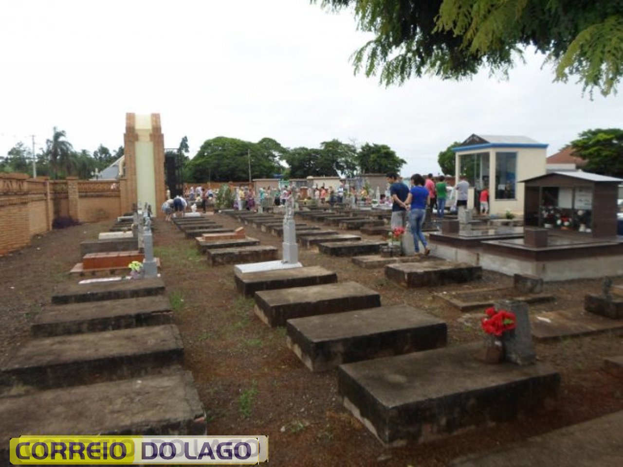 Muitos túmulos abandonados, sem ao menos indentificação