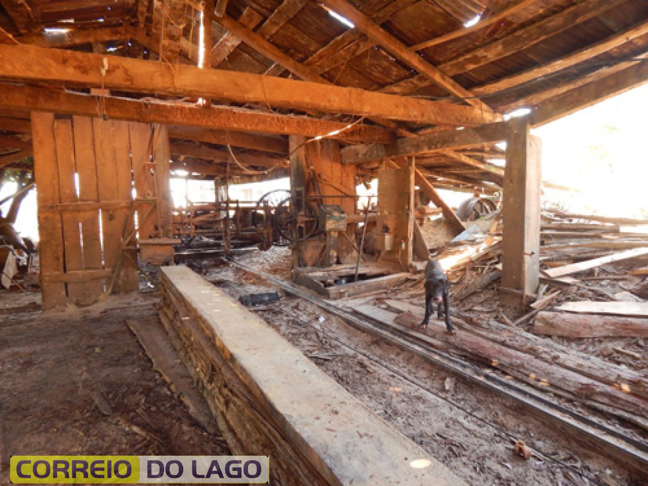 Serraria instalada no Bairro Vila Rica em 1968, adquirida em 1969 por Alfredo Becker. Atualmente quem administra a madeireira é Paulo Becker. Está prestes a ser transferida para a Linha Guarani em SubSede SH. (Foto/2014).