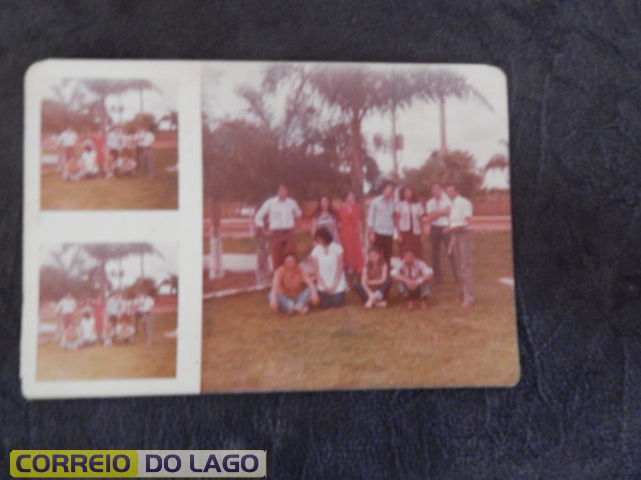 Colegas de formandos do Ensino Médio (Administração de Empresas). João Rosa Correia (sentado e de calça verde). Dezembro de 1979. Local Praça Central de Vera Cruz do Oeste. Colegas de formandos do Ensino Médio (Administração de Empresas). João Rosa Correia (sentado e de calça verde). Dezembro de 1979. Local Praça Central de Vera Cruz do Oeste.