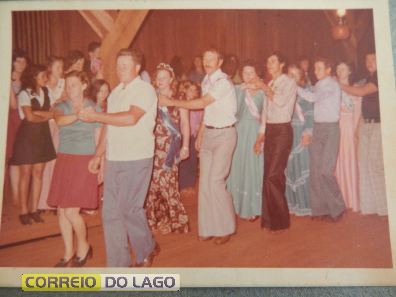 Momento de lazer. Dança Polonesa. Casal da frente - Arend. SubSede