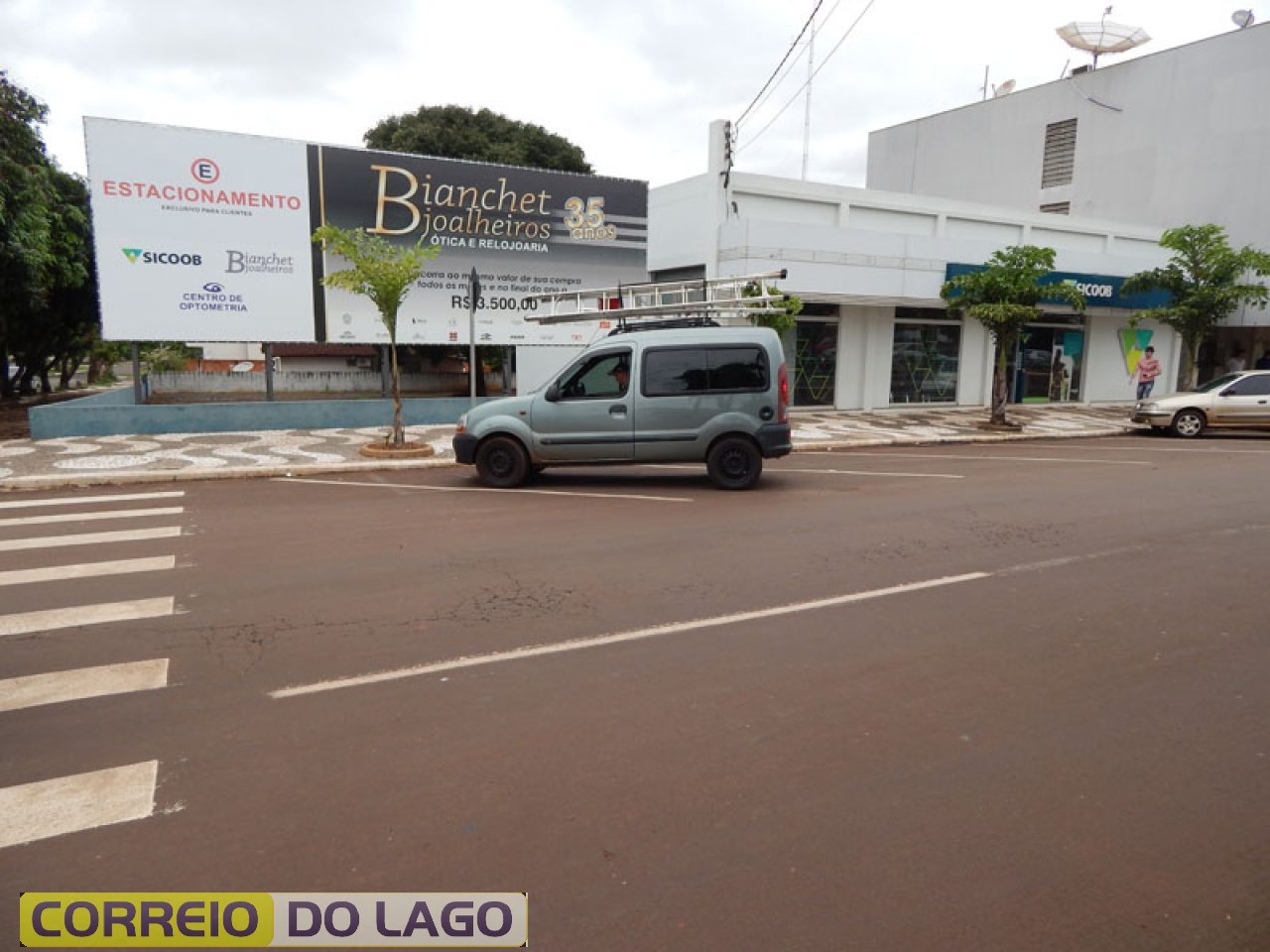 Neste local, na década de 1960 havia um comércio de secos e molhados que pertencia à família Panazollo.