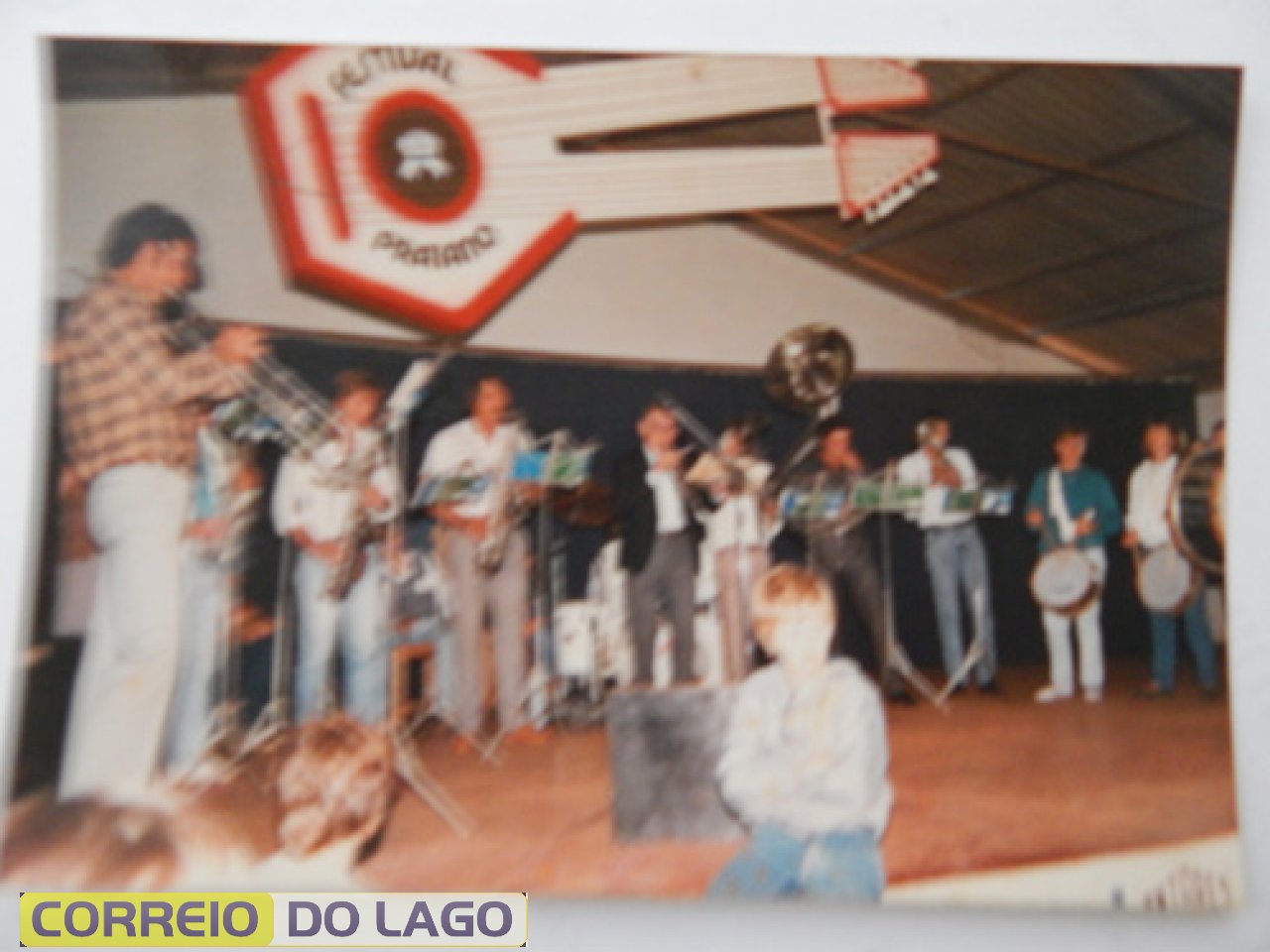  Festival Praiano. Aldair Arnold é um dos participantes tocando pistão.