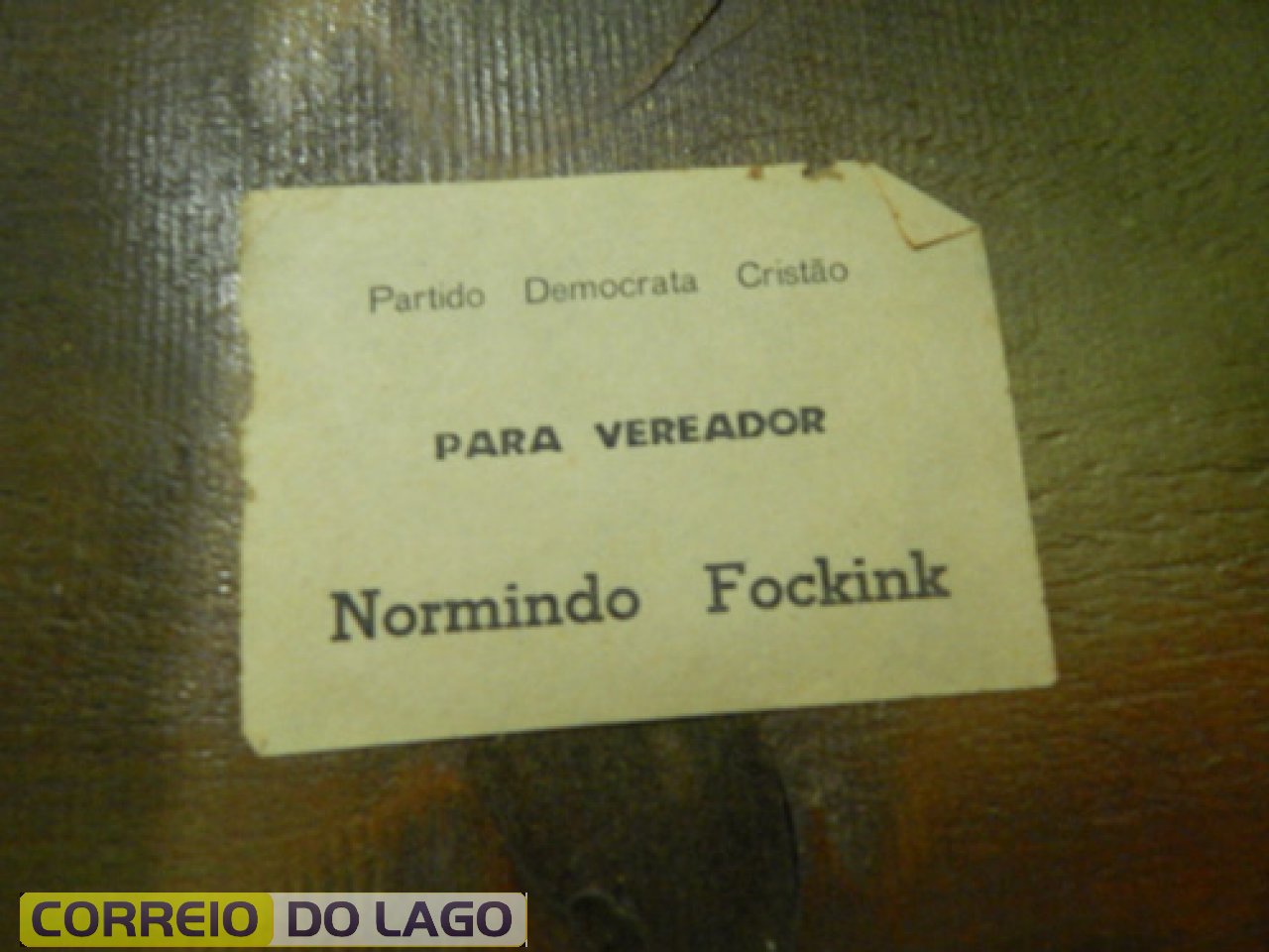 Tipo de material usado antes das eleições para informar o nome do candidato e partido. Início da déc. de 1960. Tipo de material usado antes das eleições para informar o nome do candidato e partido. Início da déc. de 1960.