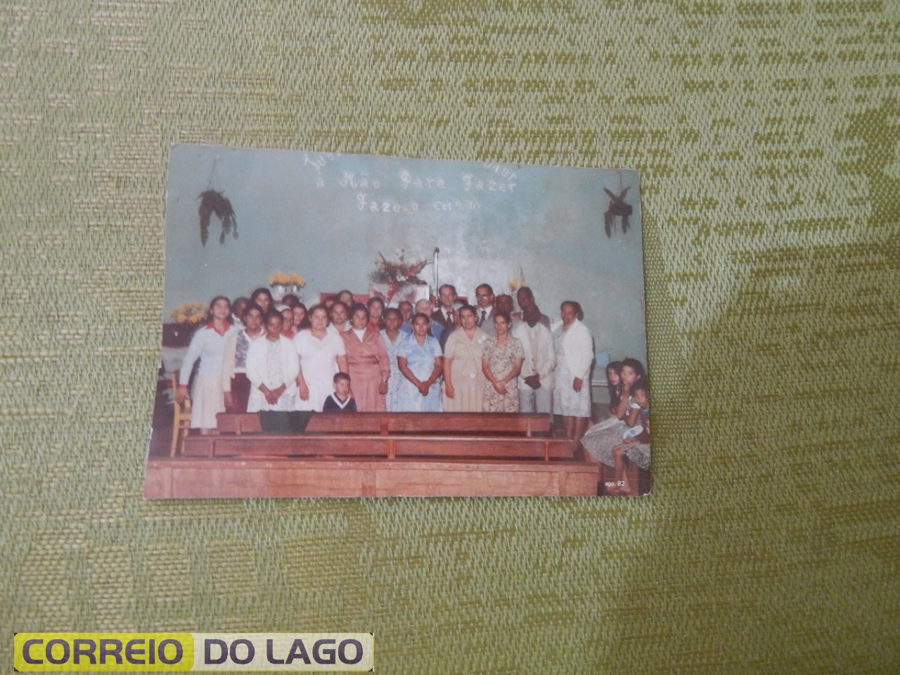 Ana Rosa Galvão e o grupo de fiéis da Igreja Assembléia de Deus. Vera Cruz do Oeste. Década de 1990. Ana Rosa Galvão e o grupo de fiéis da Igreja Assembléia de Deus. Vera Cruz do Oeste. Década de 1990.