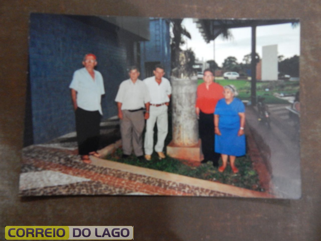 Busto que homenageia Marino Carvalho da Silva. Local - Terminal Rodoviário de SH. Esquerda para direita Tereza C. Silva, Ari C. Silva, Ezídio C. Silva, Jose C. Silva e Valdemar Aldiberti.