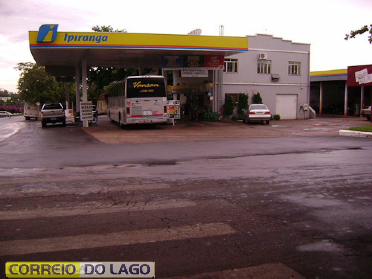 Remodelado década de 1980. Em 1998, Germano Rabaiolli adquire o Posto Ipiranga da Sr.ª. Leocádia Fockink.