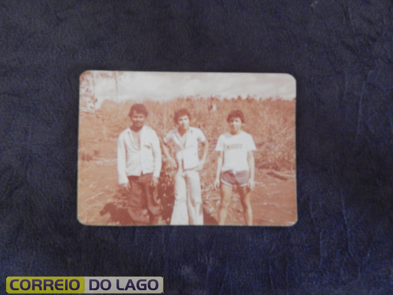 Esquerda Sr. Francisco (agregado do sítio), João Rosa Correia e Pedro Rosa Correia (falecido). Sítio em Vera Cruz do Oeste - Água da Madeira. Ano julho 1976. Esquerda Sr. Francisco (agregado do sítio), João Rosa Correia e Pedro Rosa Correia (falecido). Sítio em Vera Cruz do Oeste - Água da Madeira. Ano julho 1976.
