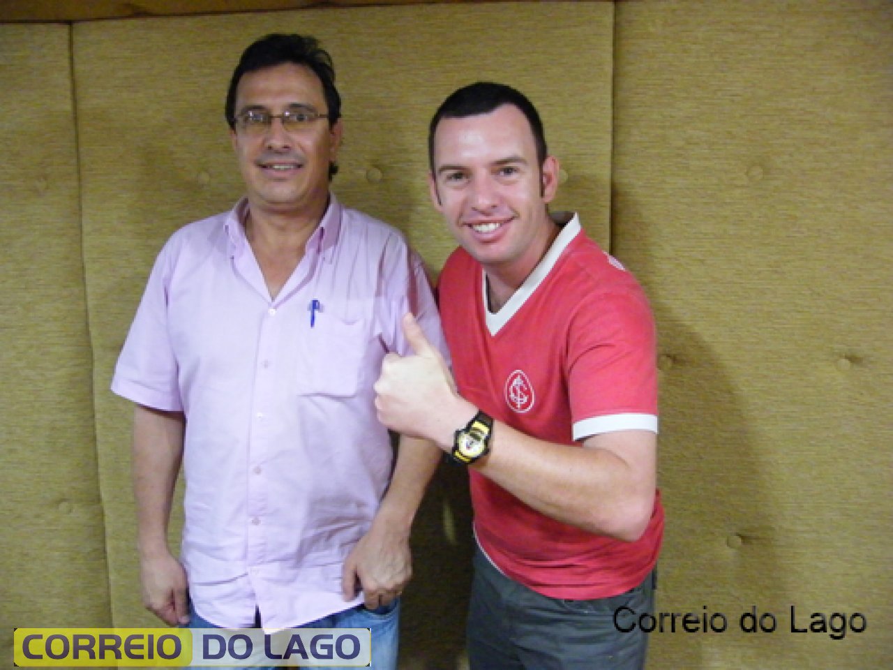 O colunista e Cleiton (Willmutt) em encontro da Liberdade FM em 2011