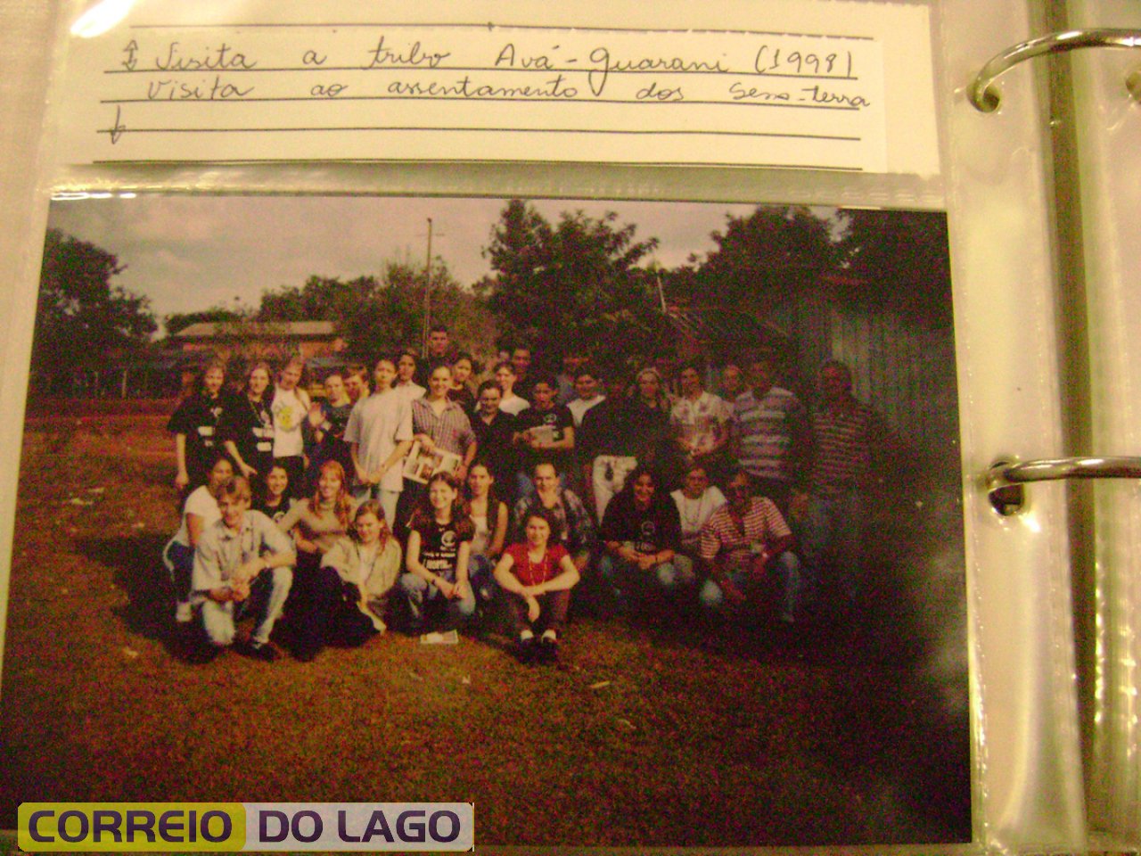 Prof. João e alunos do Magistério Castelo Branco visitando o acampamento dos sem-terra de Diamante do Oeste - Ramilandia.