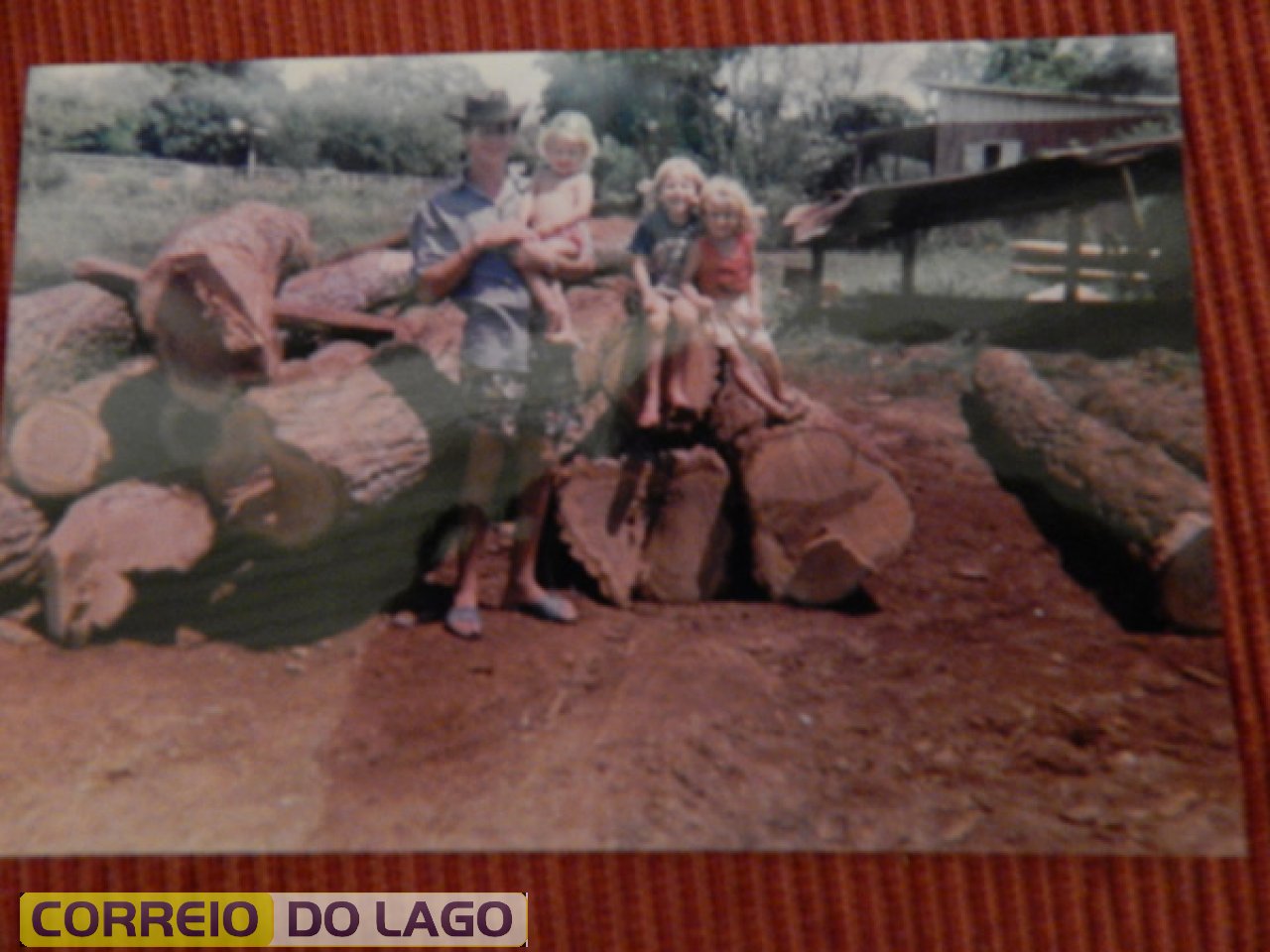 Madeiras de peroba. Alfredo Becker comprou do Sr. Silvino Rabaiolli. Linha Santo Antônio Sub Sede SH. Final da década  de 1990