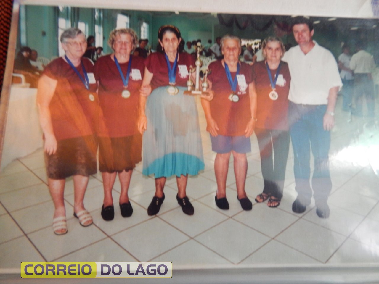 Oniva 1ª da esquerda para direita. Por duas vezes foi campeã de canastra. SubSede