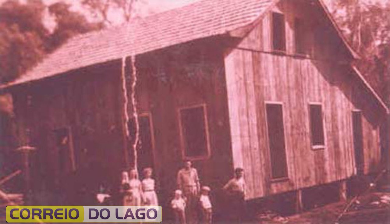 Primeiro hotel e boliche construído na localidade de Vila Celeste, em 1965. Pertenceu a Arlindo Dallavechia.