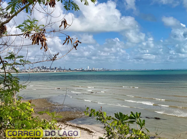 Praia do Cabo Branco em João Pessoa — Foto: Luana Silva/G1