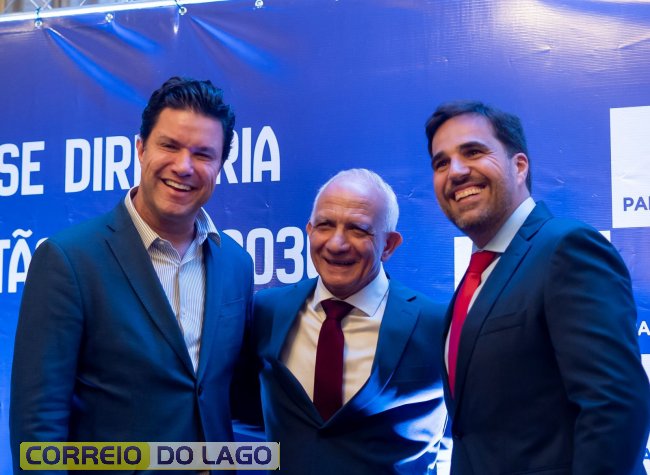 Ex-secretário das Cidades, Guto Silva; presidente da Paranapetro, Giuseppe Salamone e o 1o vice-presidente, Jones da Silva Salvaro.
Crédito/Foto: Alex Adam.
