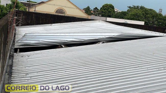 Temporal danifica telhado de agropecuária em Santa Helena 6 958000a003aa3c76eb5ad0f0782d1564