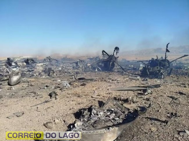 Destroços em Isfahan, no Irã, do que Teerã afirma serem de aeronaves militares dos EUA. — Foto: Divulgação/Guarda Revolucionária do Irã