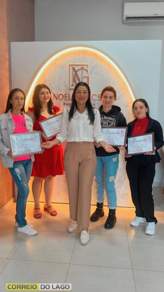 Para Noelia Gecse, o apoio do Sicredi foi essencial para transformar seu estúdio de beleza em um centro de capacitação e geração de renda.