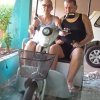 Claudir e esposa com o triciclo